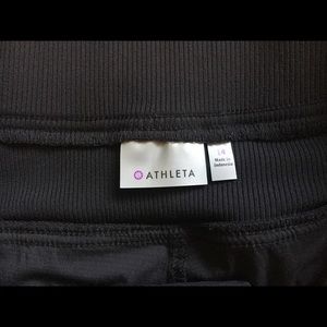 Athleta Pants - Athleta Trekkie Crop Pant Athleta Pants - Athleta Trekkie Crop Pant